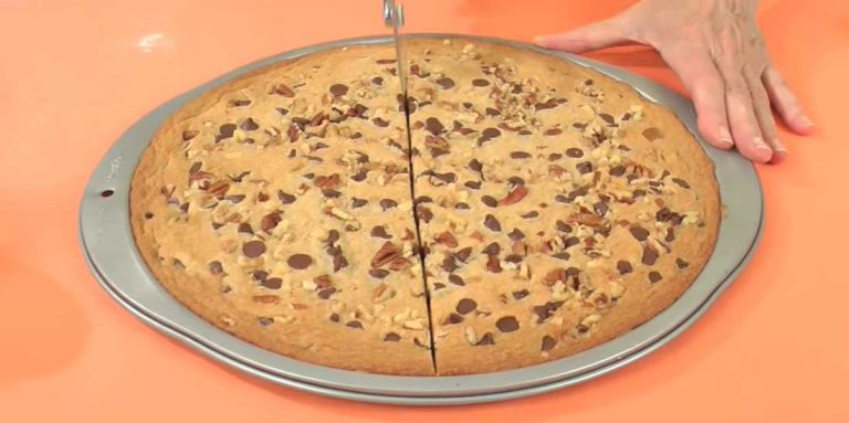 How to Make Chocolate Chip Pizza?